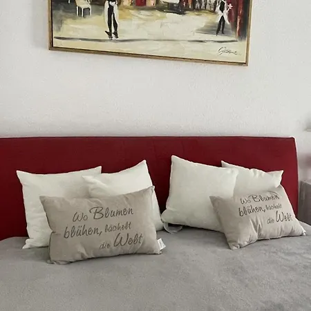 Blumenhaus דירה