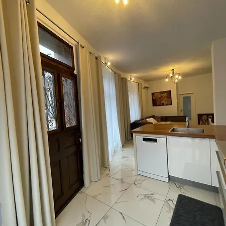 Blumenhaus דירה *